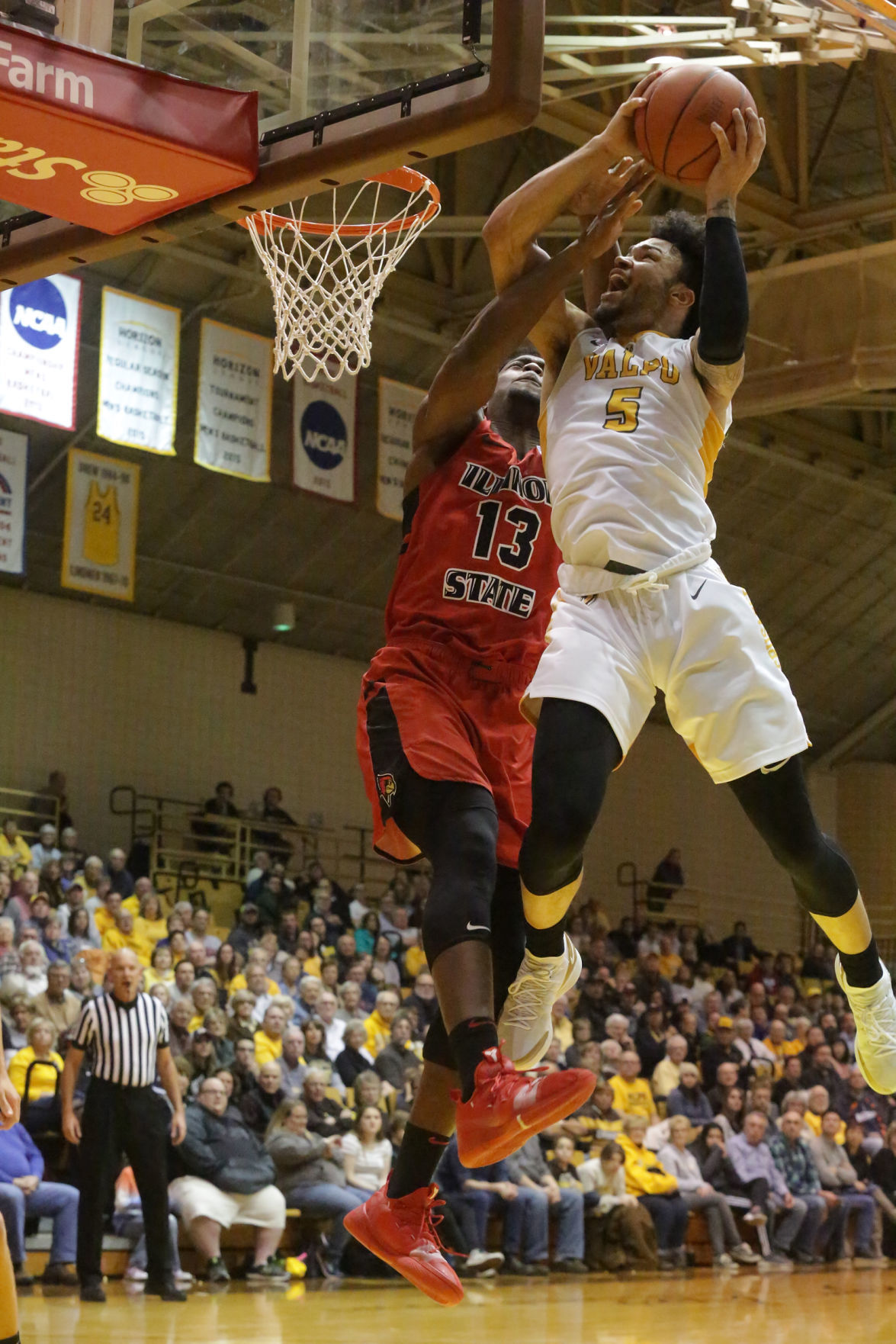 Valparaiso University beats Illinois State in men's basketball